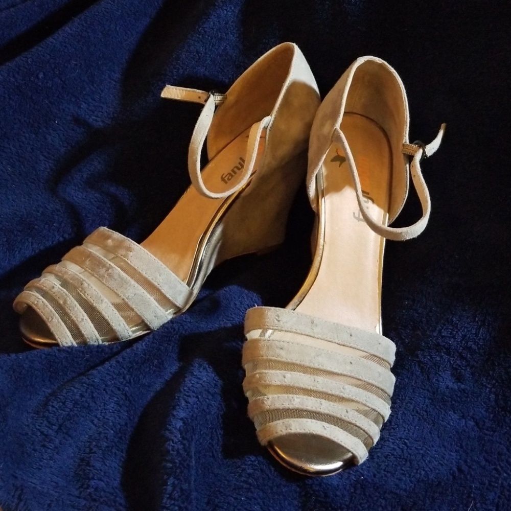 Farylrobin Wedges